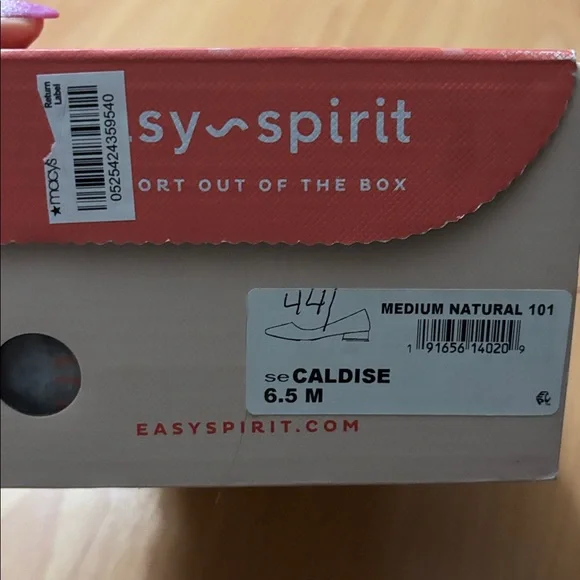 Easy Spirit Women's Beige Flats - Picture 11 of 11